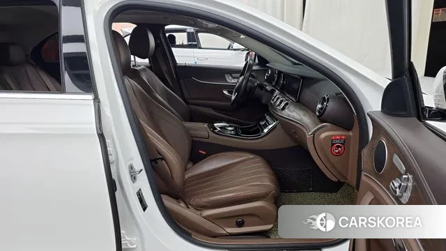 Mercedes-Benz E-Class W213 2019 Белый из Кореи, фото 2