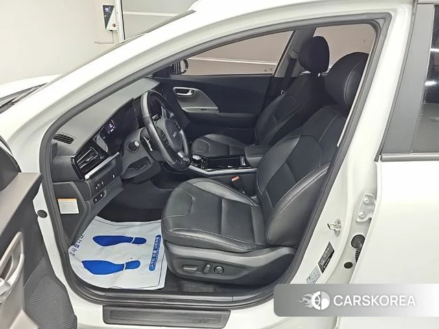 Kia Niro Plus 2022 Белый из Кореи, фото 2