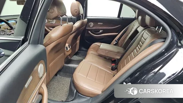Mercedes-Benz E-Class W213 2018 Черный из Кореи, фото 2