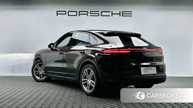 Porsche Cayenne Coupé E-Hybrid 2020 Коричневый из Китая, фото 2