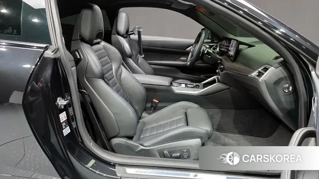 BMW 4 Series (G22) 2025 Черный из Кореи, фото 2