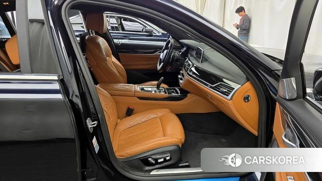 BMW 7 Series (G11) 2022 Черный из Кореи, фото 2