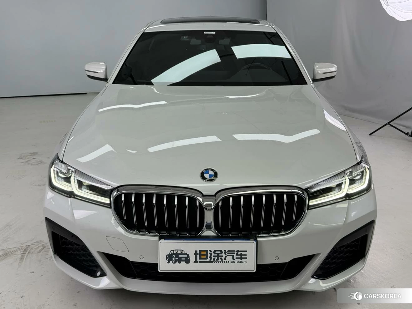 BMW 5 series 2023 Белый из Китая, фото 2