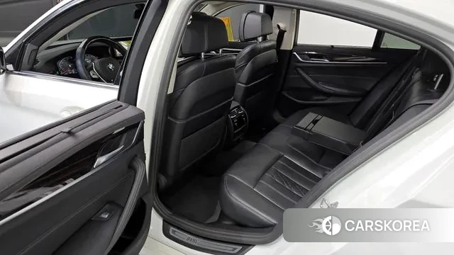 BMW 5 Series (G30) 2022 Белый из Кореи, фото 2