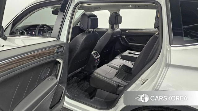 Volkswagen Tiguan Allspace 2022 Белый из Кореи, фото 2