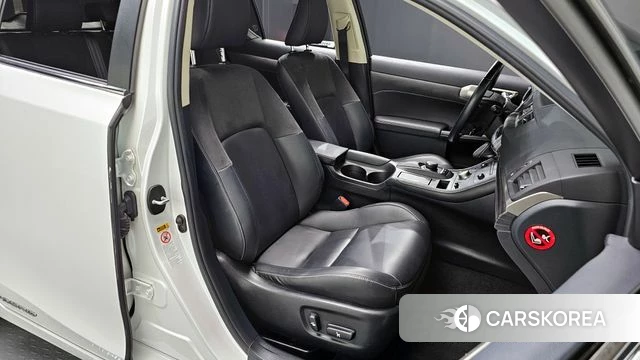 Lexus CT200h 2018 Белый из Кореи, фото 2