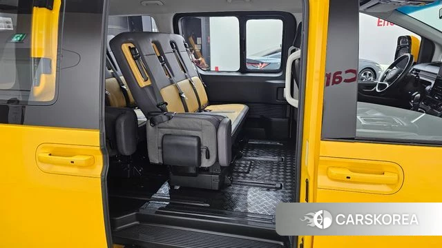 Hyundai Staria 2023 Желтый из Кореи, фото 2