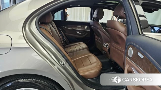 Mercedes-Benz E-Class W213 2021 Серебристо-серый из Кореи, фото 2