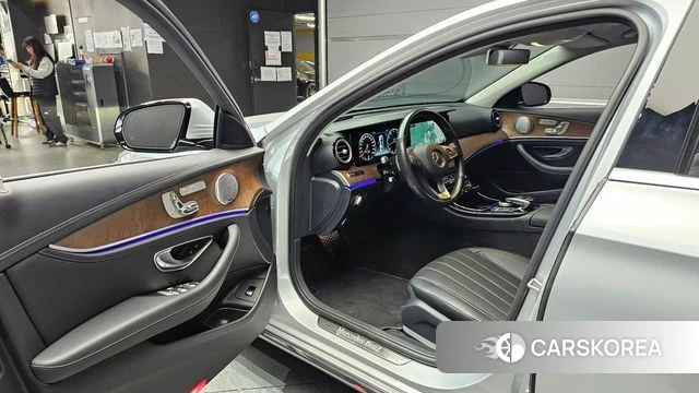 Mercedes-Benz E-Class W213 2018 Серебряный из Кореи, фото 2