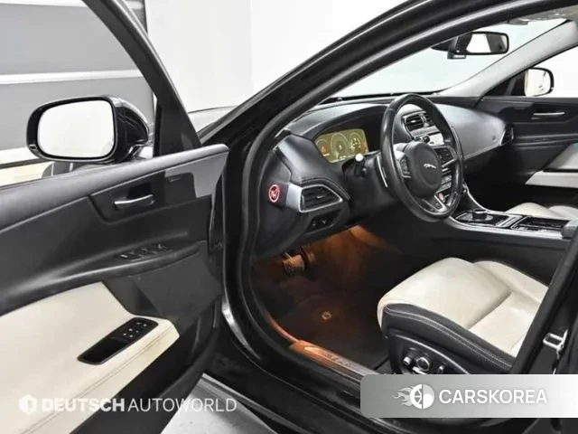 Jaguar XE 2018 Черный из Кореи, фото 2