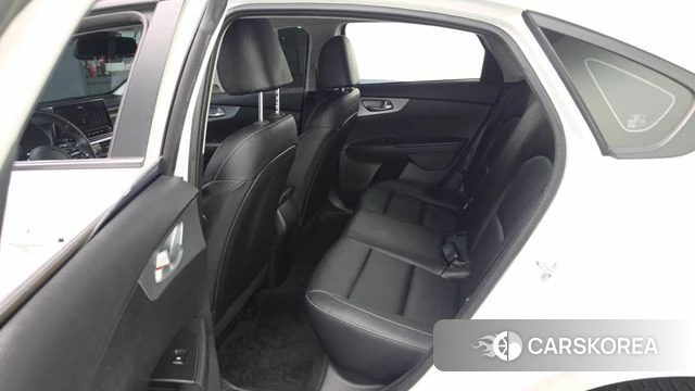 Kia The New K3 2nd generation 2022 Белый из Кореи, фото 2