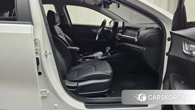 Kia The New K3 2nd generation 2022 Белый из Кореи, фото 2