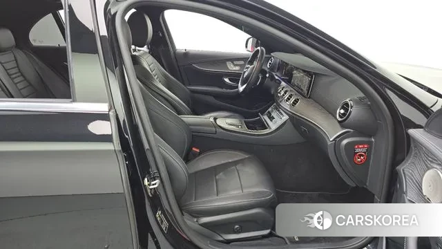 Mercedes-Benz E-Class W213 2021 Черный из Кореи, фото 2