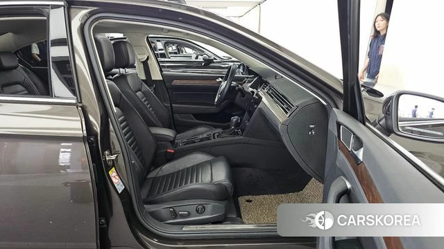 Volkswagen Passat GT (B8) 2018 Коричневый из Кореи, фото 2
