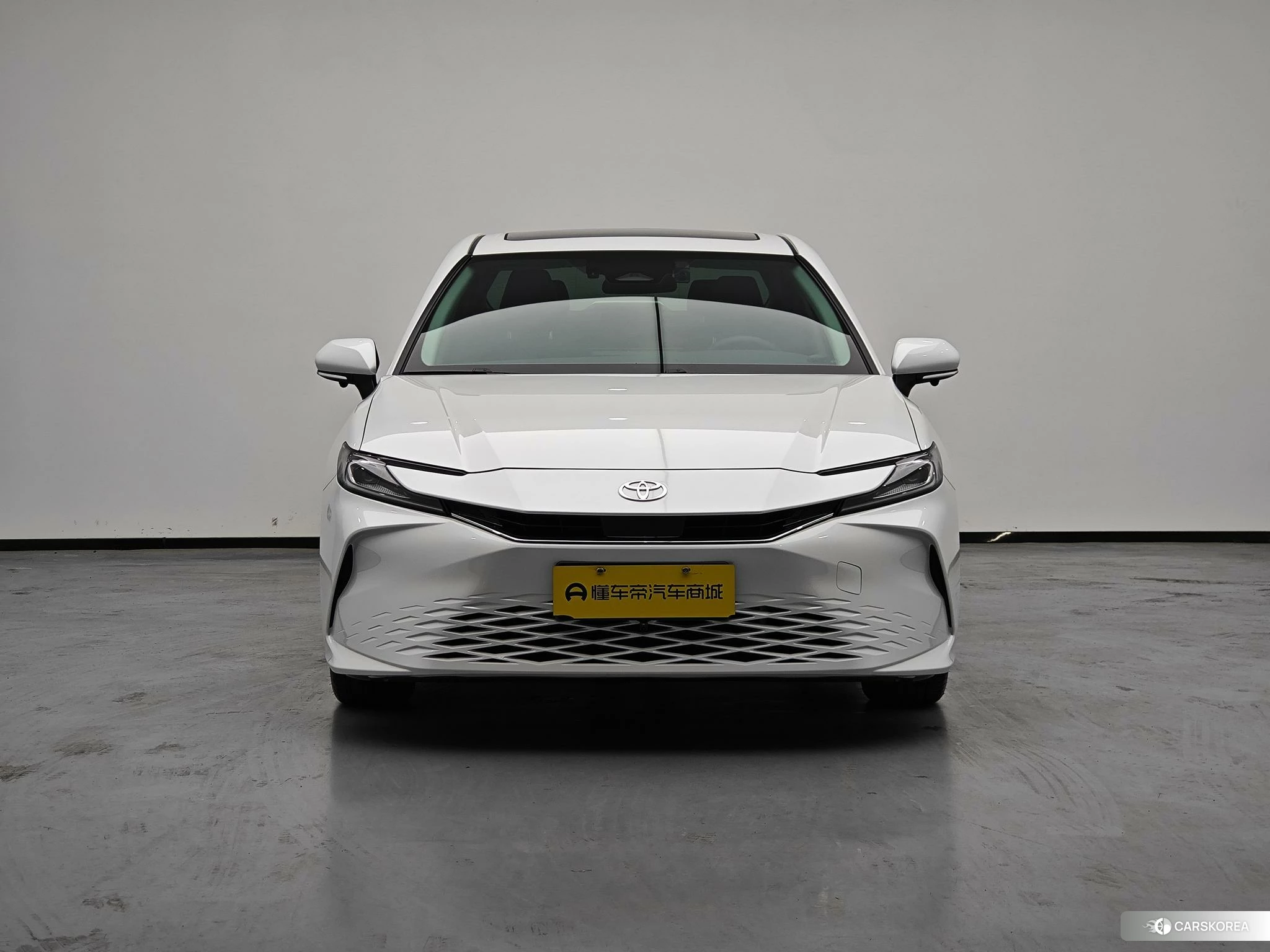 Toyota Camry 2025 Белый из Китая, фото 2