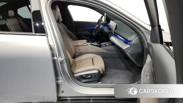 BMW 5 Series (G60) id 3087661 из Кореи 2