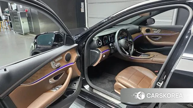 Mercedes-Benz E-Class W213 2023 Черный из Кореи, фото 2