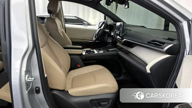 Toyota Sienna 4th Generation 2023 Серебряный из Кореи, фото 2