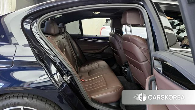 BMW 5 Series (G30) 2023 Черный из Кореи, фото 2