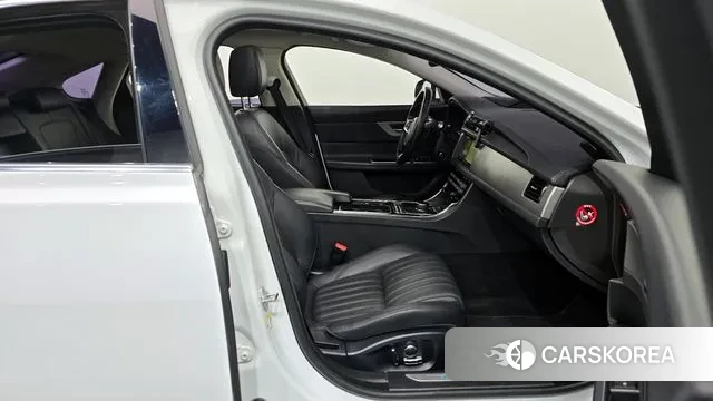 Jaguar XF (X260) 2018 Белый из Кореи, фото 2