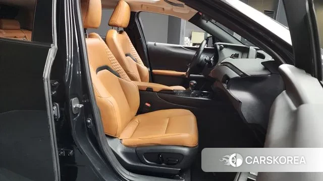 Lexus UX250h 2021 Черный из Кореи, фото 2