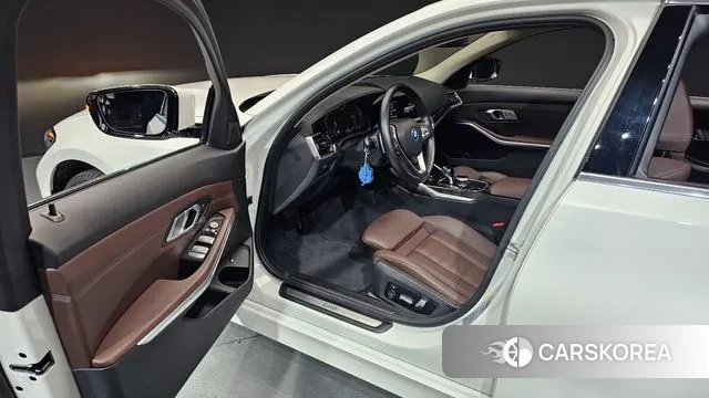 BMW 3 Series (G20) 2022 Белый из Кореи, фото 2