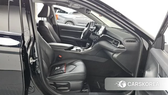 Toyota Camry (XV70) 2024 Черный из Кореи, фото 2