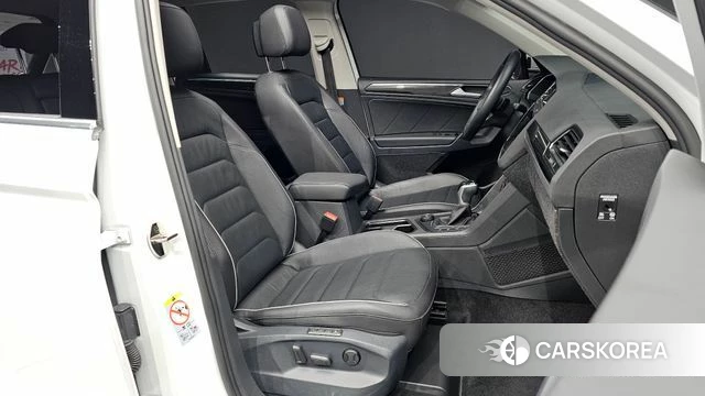 Volkswagen Tiguan second Generation 2022 Белый из Кореи, фото 2