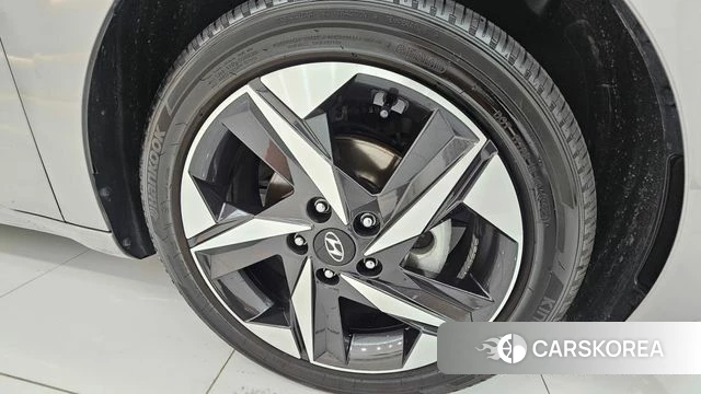 Hyundai Avante (CN7) 2023 Серебристо-серый из Кореи, фото 2