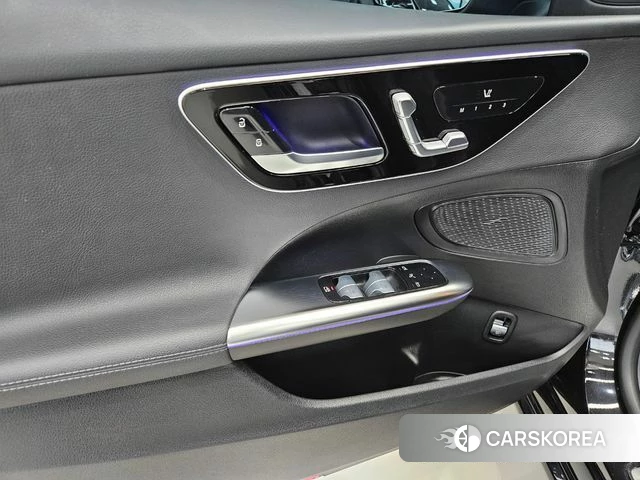 Mercedes-Benz C-Class W206 2024 Черный из Кореи, фото 2