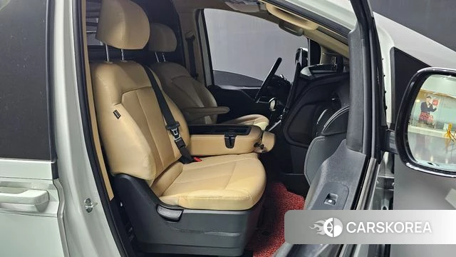 Hyundai Staria 2023 Белый из Кореи, фото 2