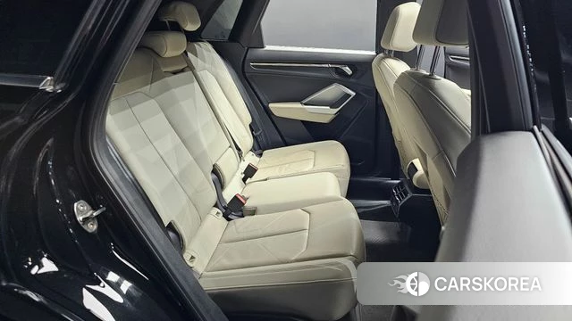 Audi Q3 (F3) 2023 Черный из Кореи, фото 2