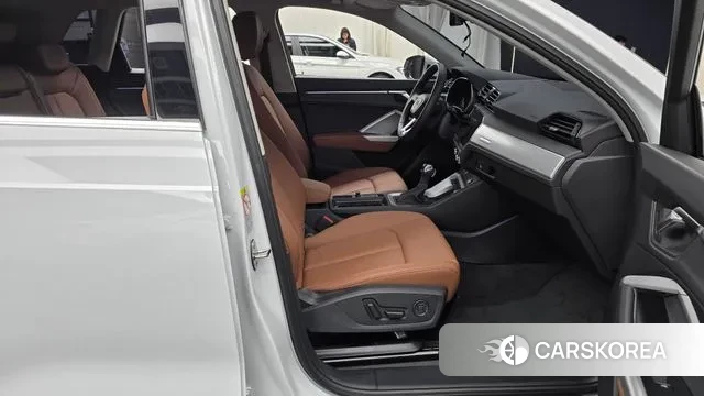 Audi Q3 (F3) 2025 Белый из Кореи, фото 2