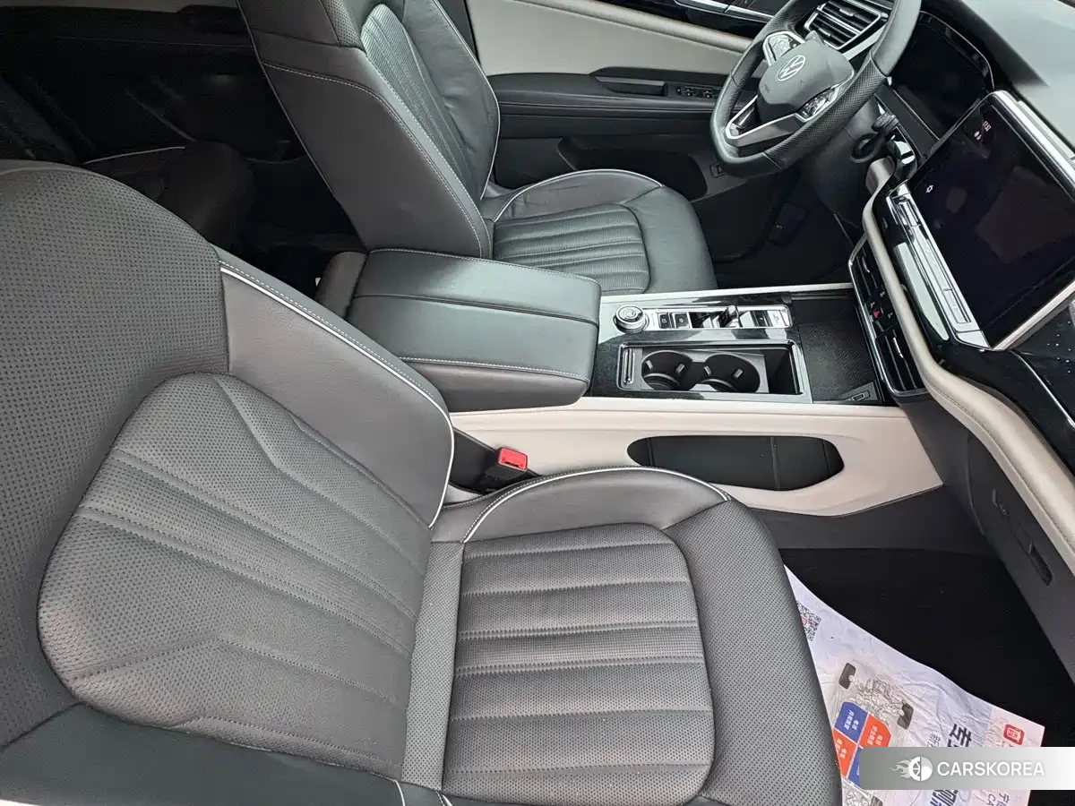 Volkswagen Touareg 2022 Черный из Китая, фото 2