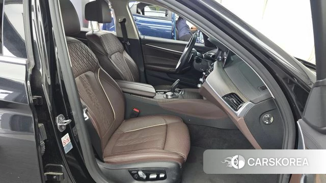 BMW 5 Series (G30) 2019 Черный из Кореи, фото 2