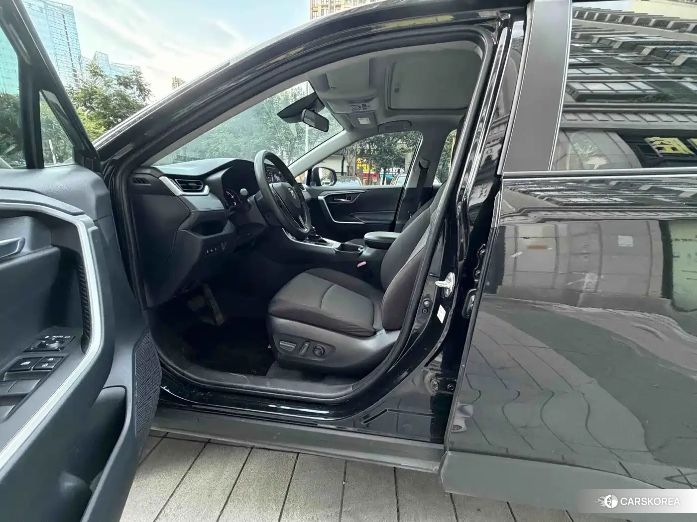 Toyota RAV4 2024 Черный из Китая, фото 2