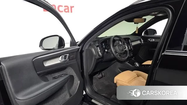 Volvo XC40 2022 Черный из Кореи, фото 2