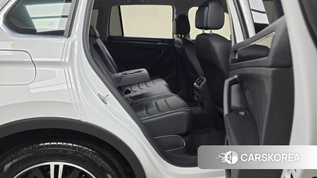 Volkswagen Tiguan second Generation 2022 Белый из Кореи, фото 2