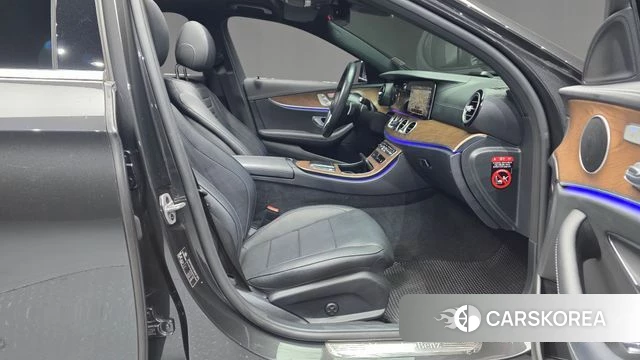 Mercedes-Benz E-Class W213 2021 Серый из Кореи, фото 2