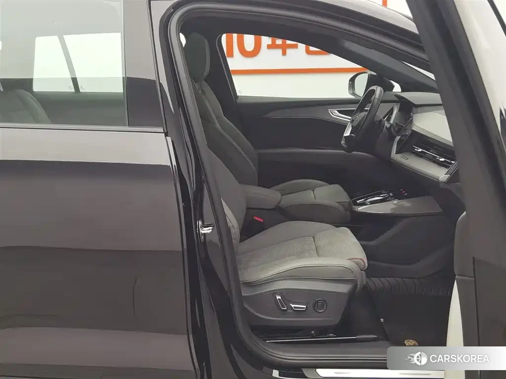 Audi Q5 e-tron 2022 Черный из Китая, фото 2