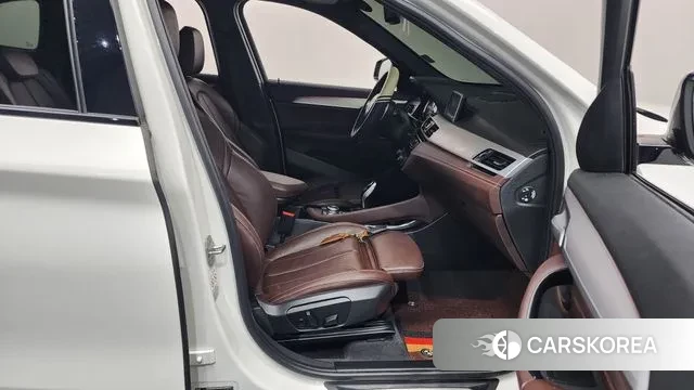 BMW X1 (F48) 2021 Белый из Кореи, фото 2