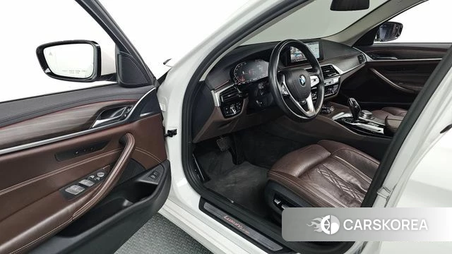 BMW 5 Series (G30) 2020 Белый из Кореи, фото 2