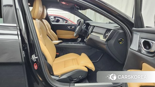 Volvo S60 3rd generation 2019 Белый из Кореи, фото 2