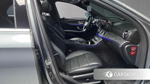 Mercedes-Benz E-Class W213 2021 Серый из Кореи, фото 2