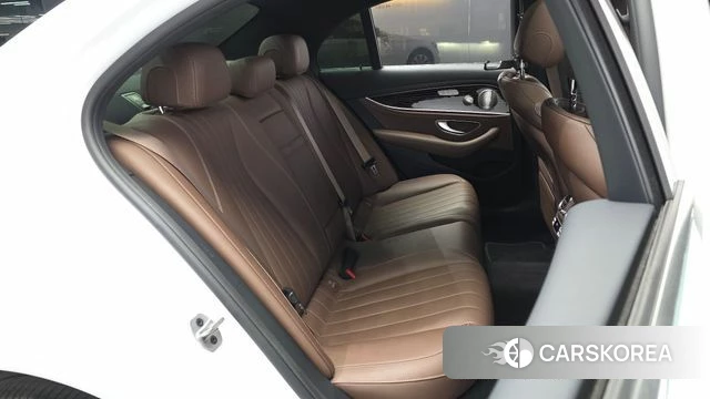 Mercedes-Benz E-Class W213 2021 Белый из Кореи, фото 2