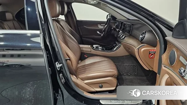 Mercedes-Benz E-Class W213 2019 Черный из Кореи, фото 2