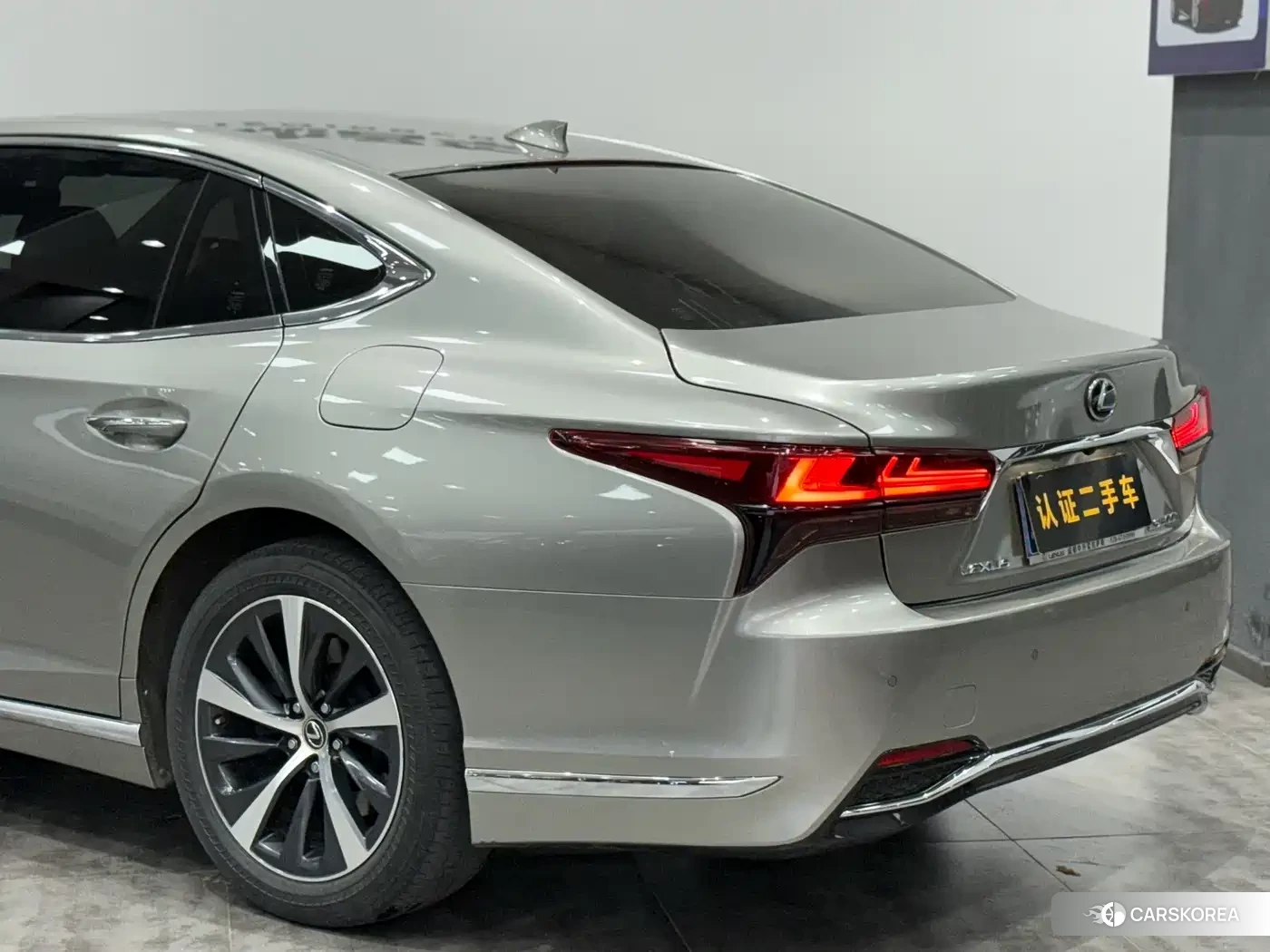 Lexus LS 2022 Silver/gray из Китая, фото 2