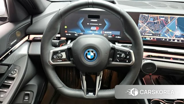 BMW i5 (G60) 2024 Серебристо-серый из Кореи, фото 2