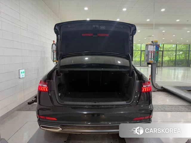 Audi A6 (C8) 2021 Черный из Кореи, фото 2