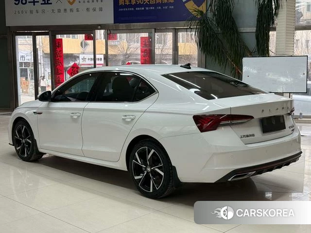 Skoda Octavia 2023 Белый из Китая, фото 2